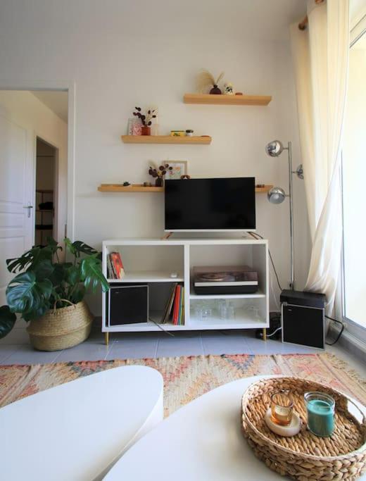 Cosy Appartement Entre Vignes Et Garrigue Avec Piscine Peret Bagian luar foto