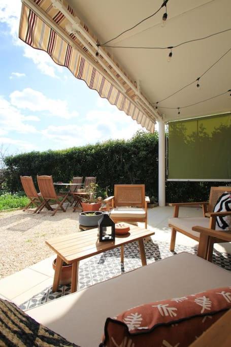 Cosy Appartement Entre Vignes Et Garrigue Avec Piscine Peret Bagian luar foto