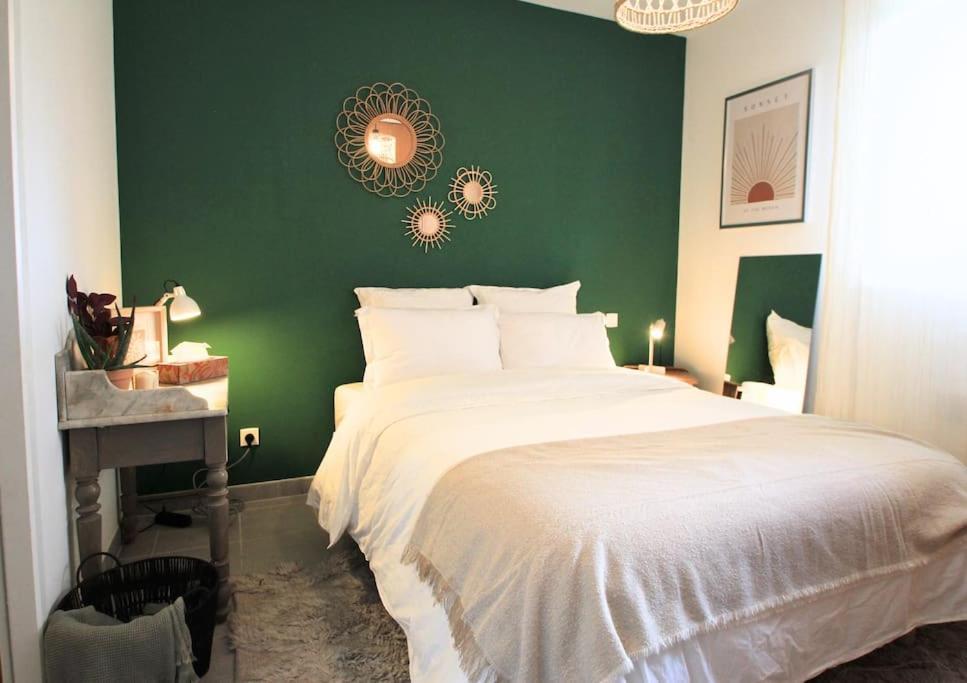 Cosy Appartement Entre Vignes Et Garrigue Avec Piscine Peret Bagian luar foto