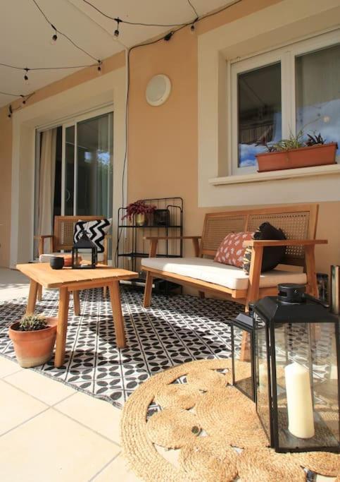 Cosy Appartement Entre Vignes Et Garrigue Avec Piscine Peret Bagian luar foto